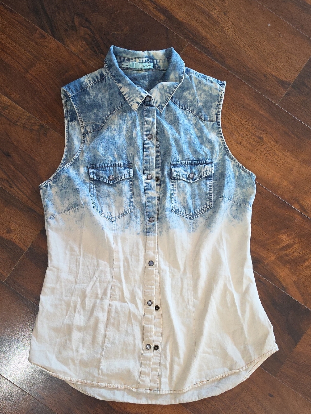 Maurices Blue and White Ombre Sleeveless Button-Down Shirt Size M